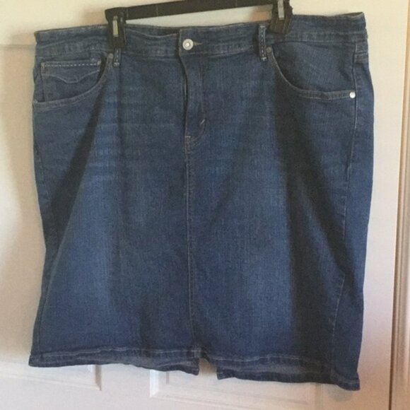 Dresses & Skirts - Short skirt